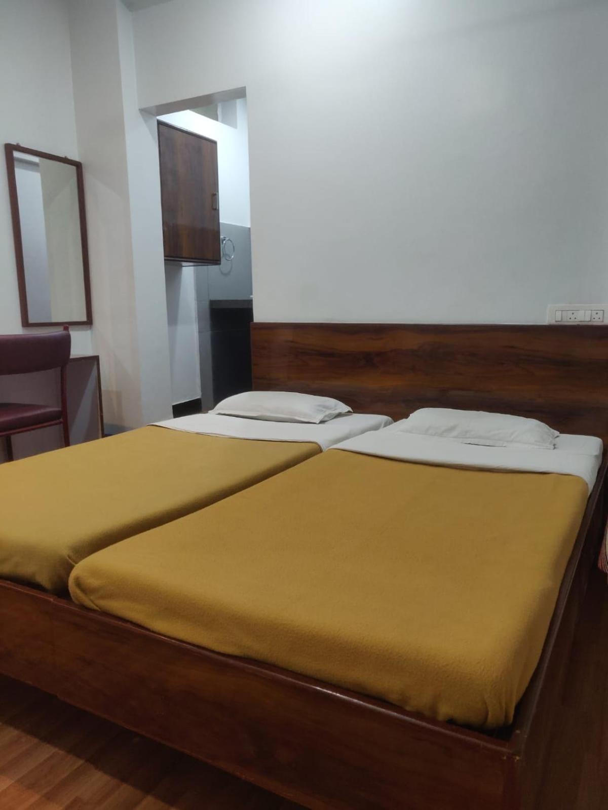 Hotel Parth Residency Kolhapur Exteriör bild