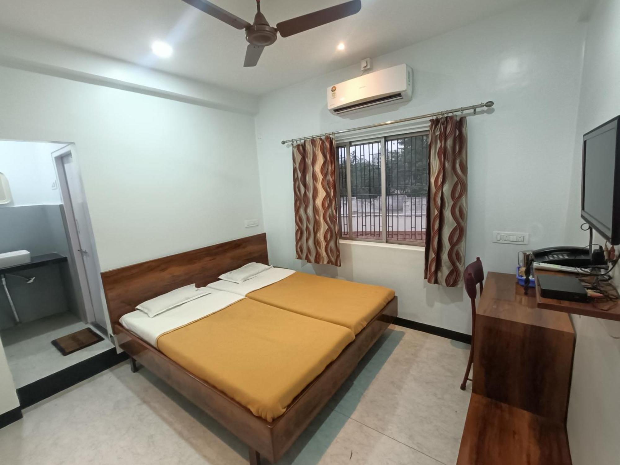 Hotel Parth Residency Kolhapur Exteriör bild