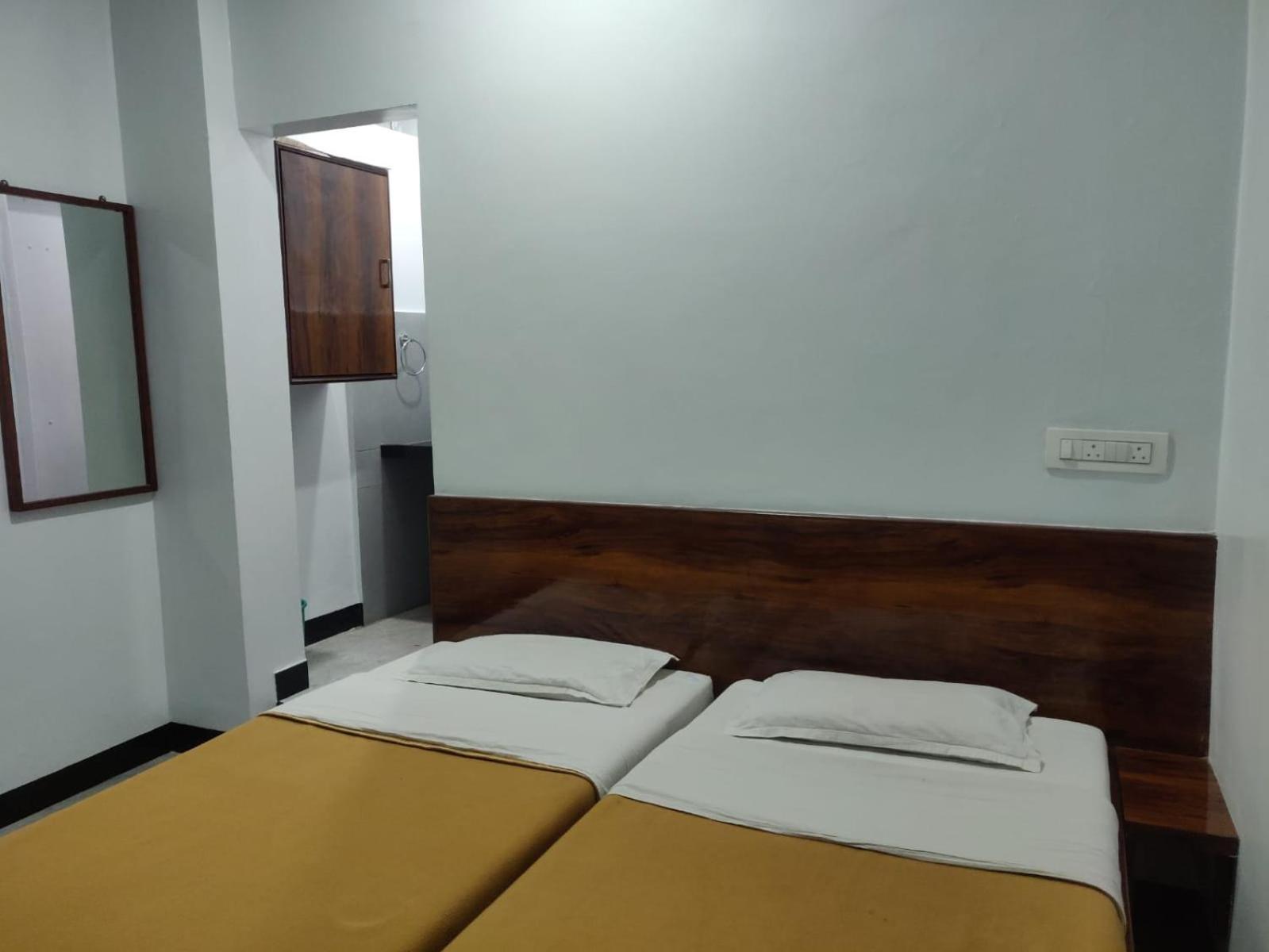 Hotel Parth Residency Kolhapur Exteriör bild
