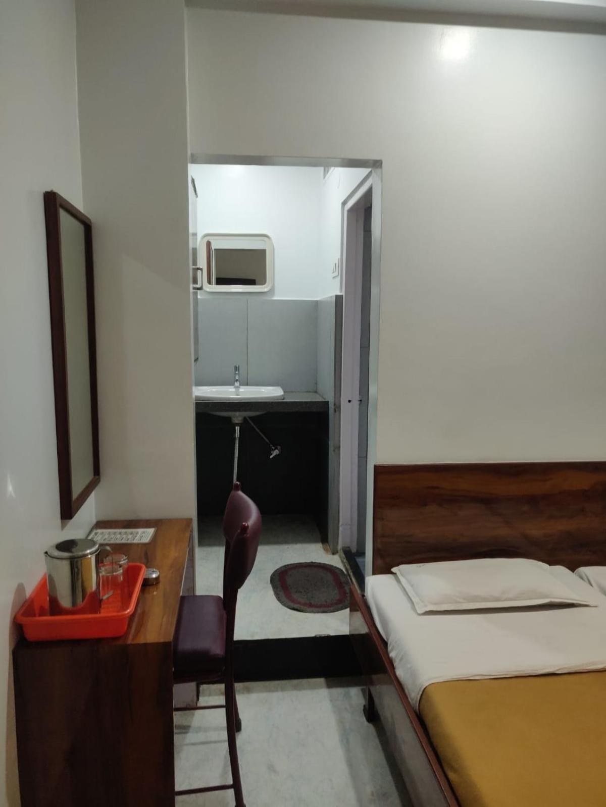 Hotel Parth Residency Kolhapur Exteriör bild